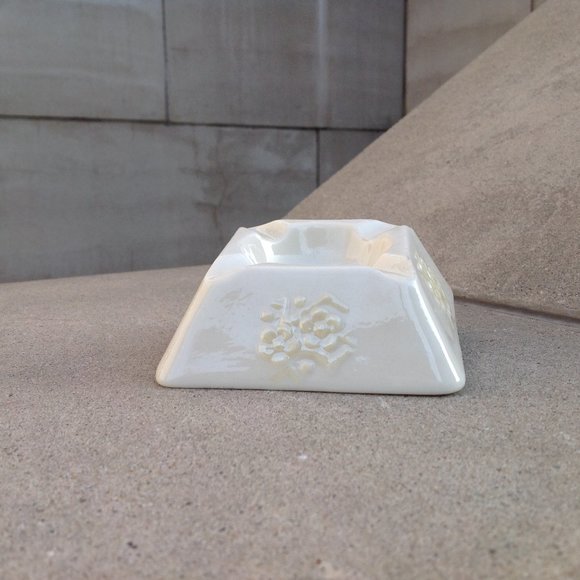 Belleek Pottery Ireland THORN 4 Well ASHTRAY (1965-1980) - Picture 3 of 16